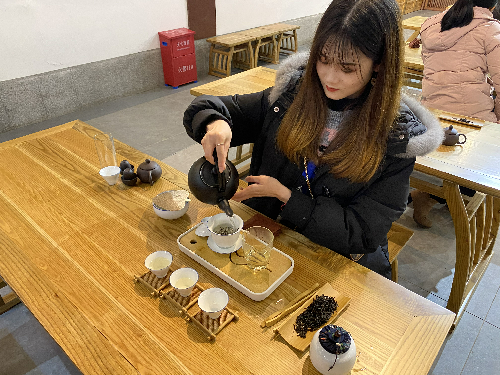 烽林连珂莹：烽林分公司团员青年参加“青心茶�?品味国学”青年茶艺培�?.png
