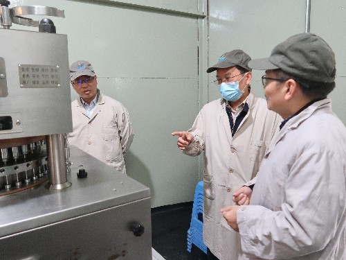 烽林连珂莹：海峡科化公司党委副书记、总经理颜建议到烽林分公司进行突击安全检�?~1.jpg