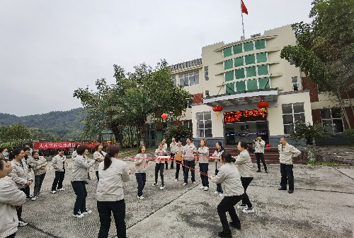 永安双华公司李维德：庆三八活动现�?~1.jpg