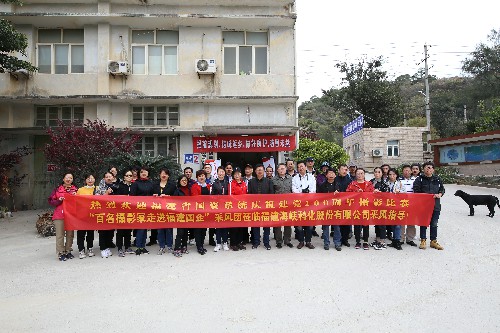 图为摄影师及部分工作人员合影~1.jpg