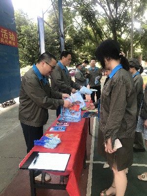 民化建设、闽能销售联合开展“安全月”宣传咨询活�?~1.jpg