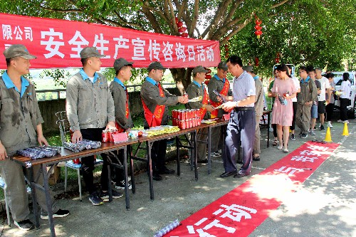 陈宏金：图为安全生产咨询日活动现�?(1)~1.jpg