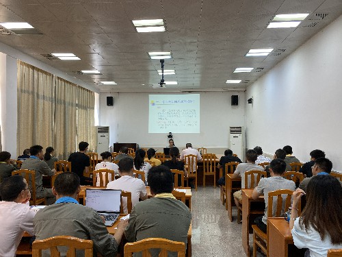 烽林连珂莹：烽林分公司举办新闻宣传培训班（授课现场）~1.jpg