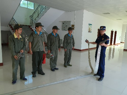 烽林连坤：指导使用器材~1.jpg