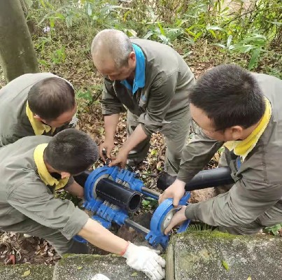 国庆期间更换供水管道~1.jpg