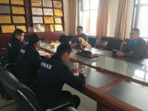 德令哈市应急保障服务中心到青海东诺公司开展应急保障专项检查~1.jpg
