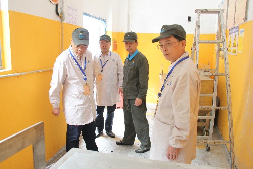 福安分公司胡廷淦：图�?0�?7日海峡科化公司党委副书记、总经理颜建议到福安分公司车间调研指导1~1.jpg