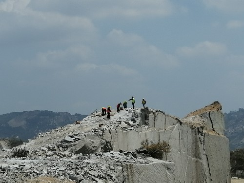 富兴建设+陈中�?富兴建设南安蔡仔山项目施工现场照片~1.jpg