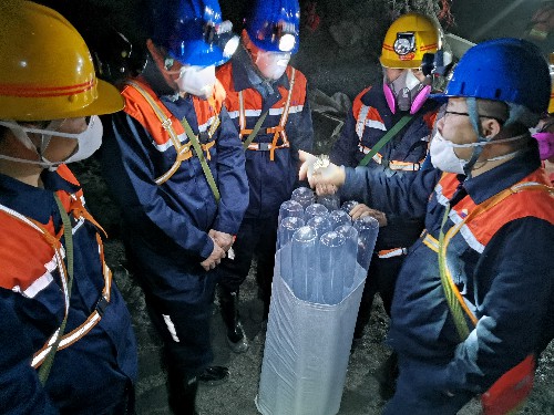 富兴建设+来庆�?海峡科化公司党委委员、纪委书记何浦寨一行到富兴建设上杭分公司开展安全督�?~1.jpg