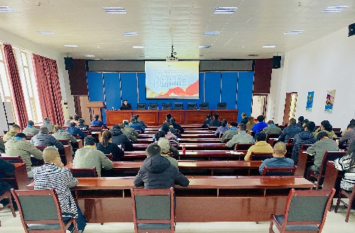 吴瑶：龙岩分公司举行党的十九届六中全会精神及福建省第十一次党代会精神专题宣讲1~1.jpg