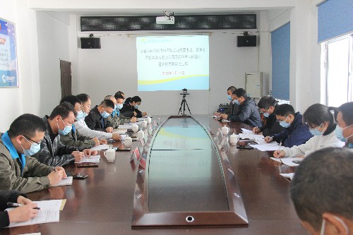 福安分公司胡廷淦：图�?�?1日座谈会上吴彩洪与参会人员深入交流~1.jpg