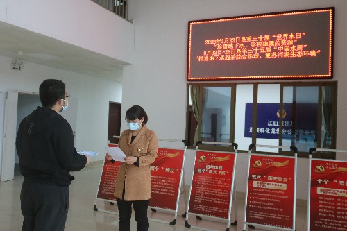 龙岩分公�?林丽�?现场发放宣传单~1.jpg