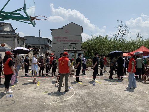 福安分公司刘娟莉：图�?�?3日福安分公司机关党支部党员志愿者协助核酸检测采样工�?(3)~1.jpg