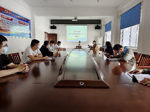 福安分公司胡廷淦：图为福安分公司青年职工参加座谈会~1.jpg