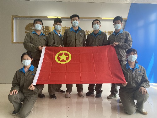 龙岩分公�?吴瑶+同框—我和团旗合影~1.jpg