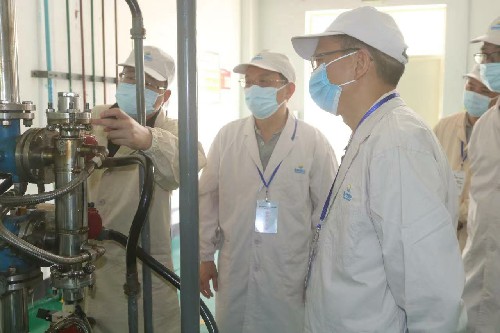 g龙岩分公�?郭芳�?海峡科化公司党委副书记、总经理颜建议到龙岩分公司开�?月份安全生产暨雨季“三防”检�?~1.jpg