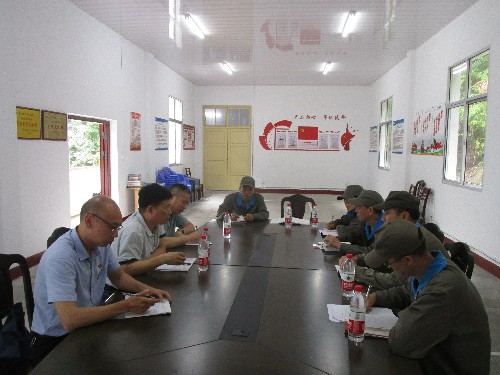 海峡科化永安分公司欧天赐：海峡科化公司党委委员、纪委书记何浦寨一行到挂钩联系的海峡科化永安分公司二车间党支部调研照片~1.jpg