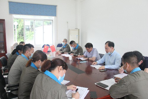 福安分公司胡廷淦：图为吴彩洪听取张瑞林汇报情况~1.jpg