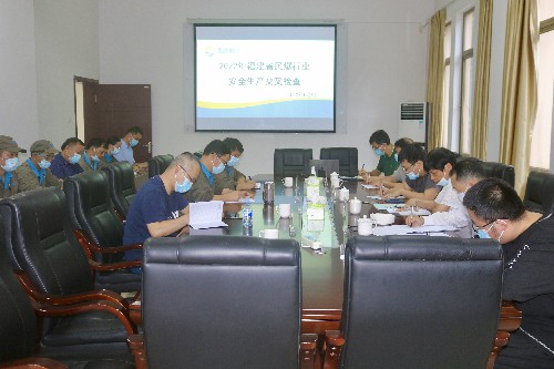 (采用)龙岩分公�?郭芳�?泉州市工信局组织专家到海峡科化龙岩分公司开展福建省民爆行业安全生产交叉检查~1.jpg