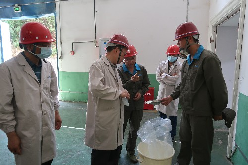 烽林庄忠旭：海峡科化公司党委副书记、总经理颜建议带队到烽林分公司进行“四不两直”安全生产检�?~1.jpg