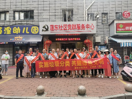 （建议采用）龙岩分公�?钟强�?在职党员进社�?携手共创文明城~1.jpg