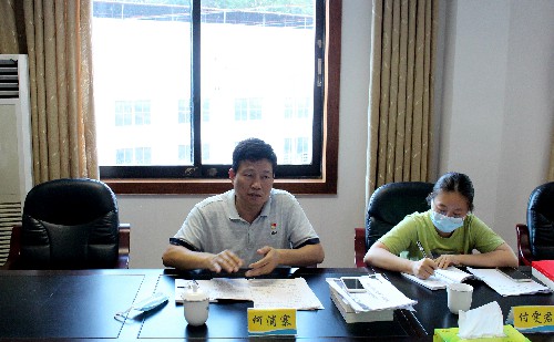 (建议采用)海峡科化永安分公司黄杨洋：海峡科化公司党委委员、纪委书记何浦寨巡听旁听永安分公司党委理论学习中心组学习会照�?~1.jpg