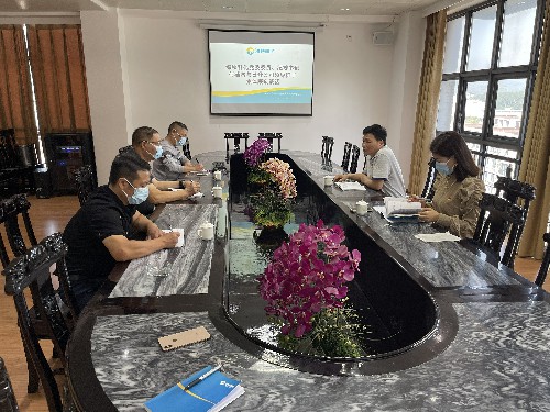 海峡科化公司党委委员、纪委书记何浦寨对日升公司领导班子进行集体廉政谈�?~1.jpg