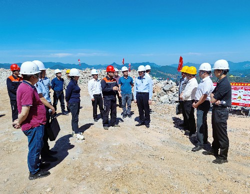 富兴建设公司+彭锦�?省应急管理厅领导到海峡科化富兴建设公司槐南孟家山矿区开展安全生产督查工作~1.jpg