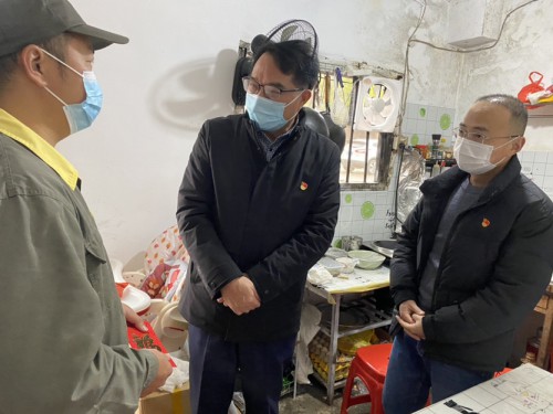 采用-烽林连珂莹：海峡科化公司党委书记、董事长吴彩洪到烽林分公司开�?“两节”送温暖慰�?.jpg