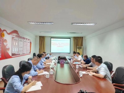 格式工厂省机电控股公司党委副书记、总经理董飞龙，党委委员、副总经理吴大文在永安双华公�?.jpg